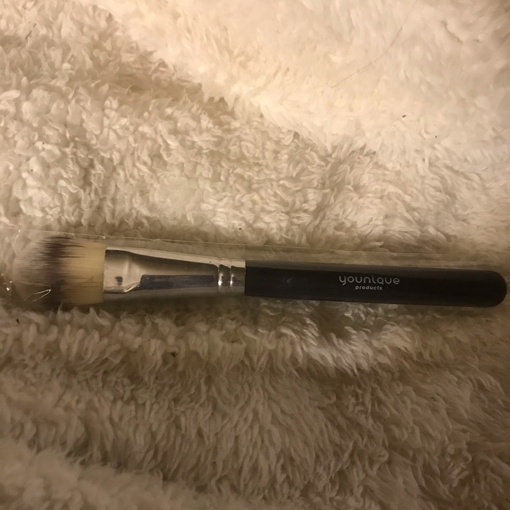 New Younique Brush